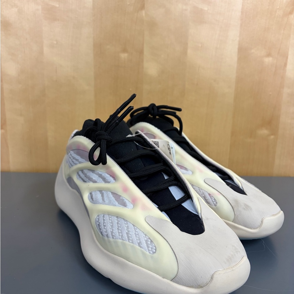 adidas Yeezy 700 V3 FW4980